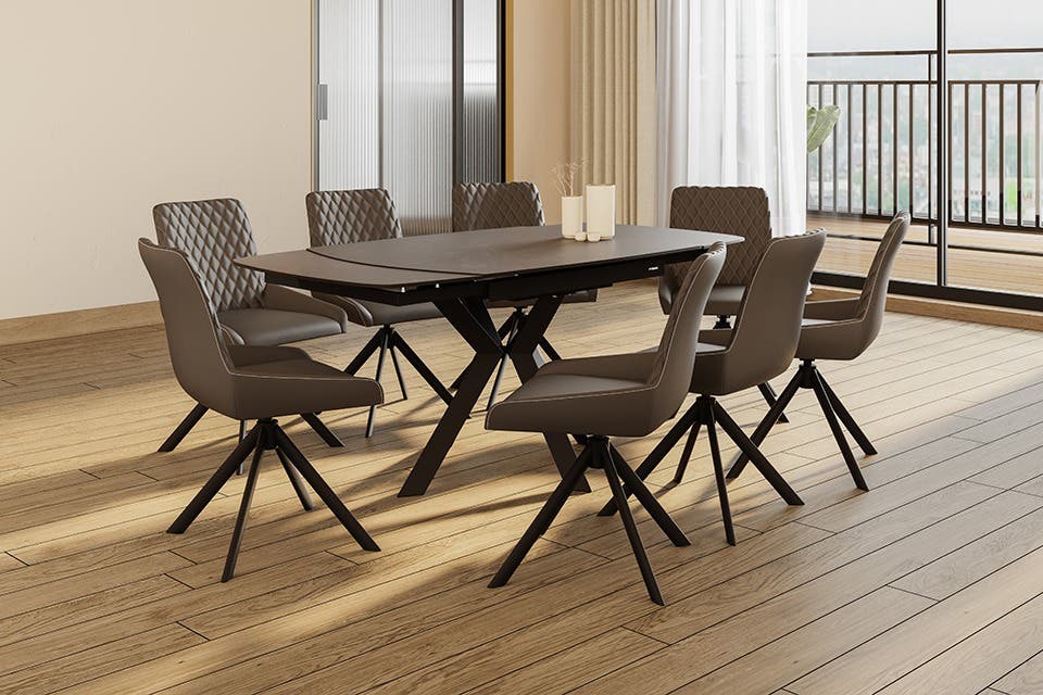 The wooden Leaf expandable table with chairs from Interio.